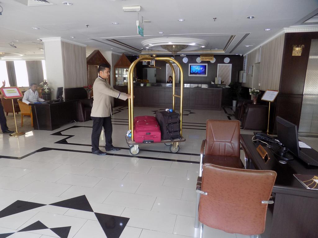 Dream Palace Hotel Дубай Экстерьер фото