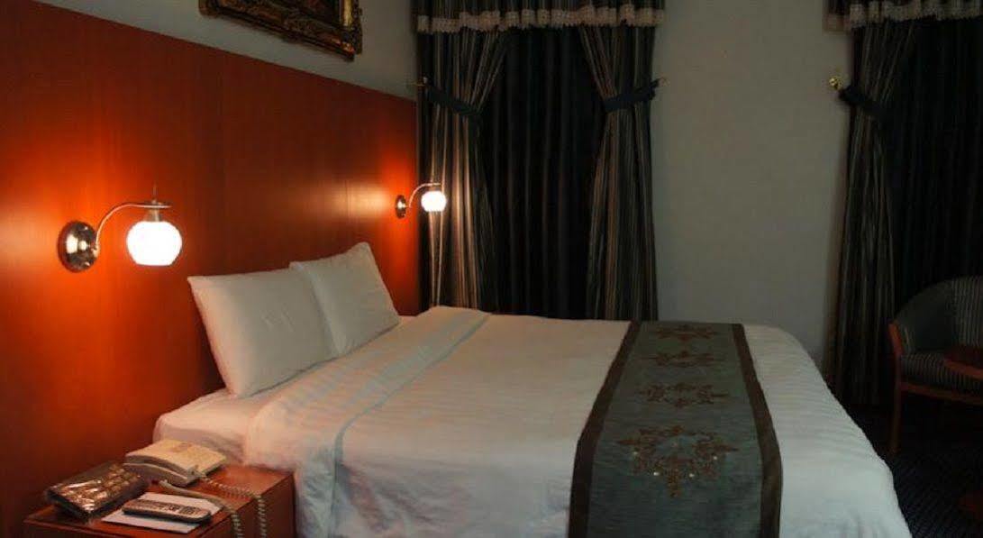Dream Palace Hotel Дубай Экстерьер фото