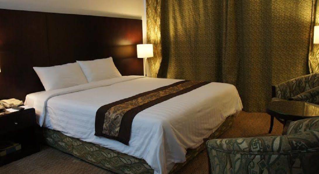 Dream Palace Hotel Дубай Экстерьер фото