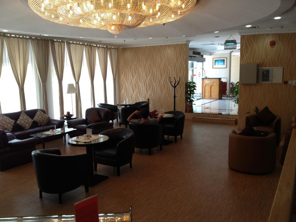 Dream Palace Hotel Дубай Экстерьер фото